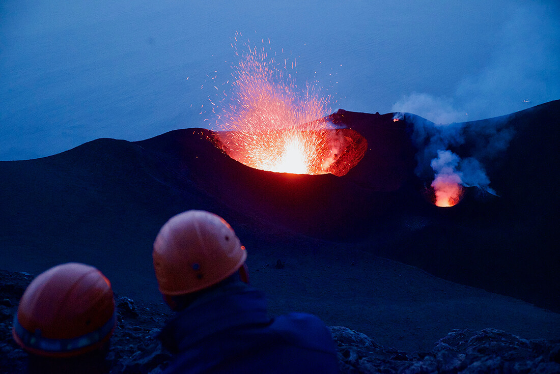 Watching volcano erupts in Stromboli sicily