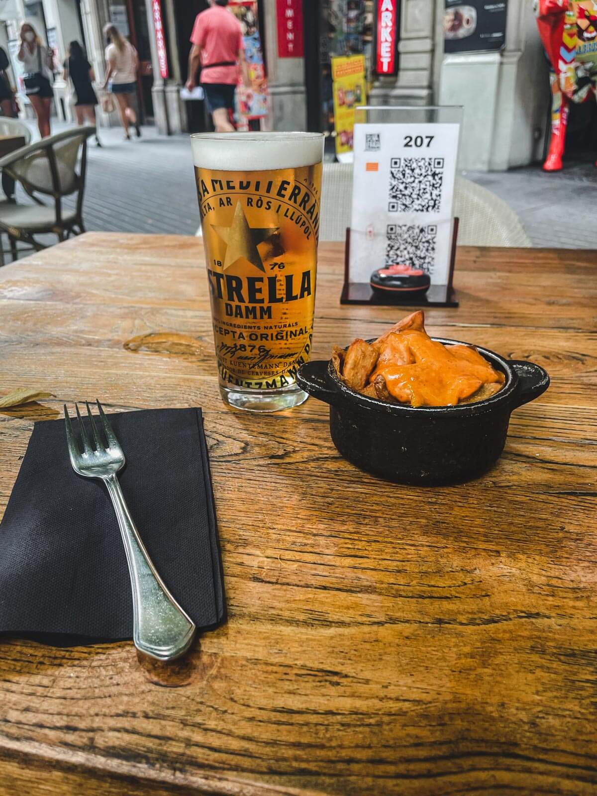 beer and tapas in barcelona spain