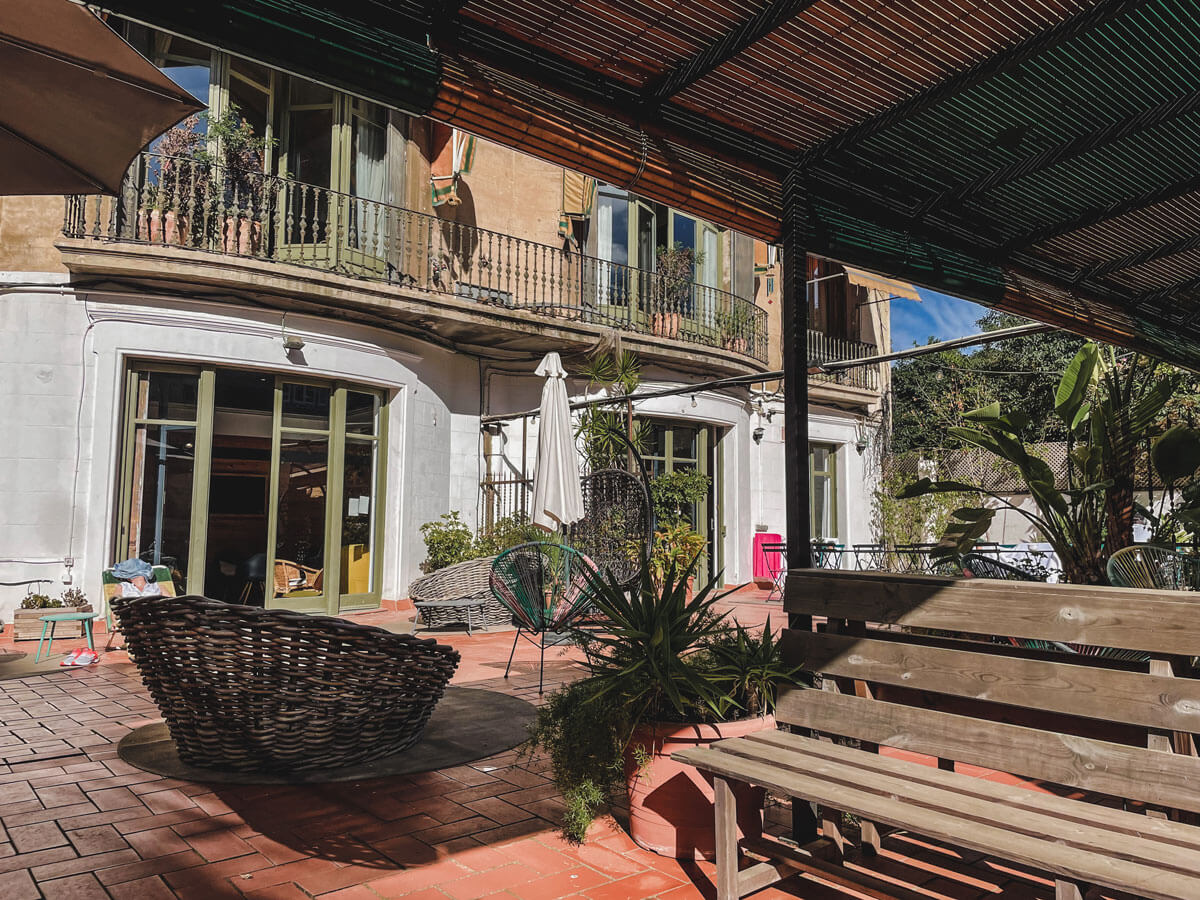 rodamon hostel barcelona terrace