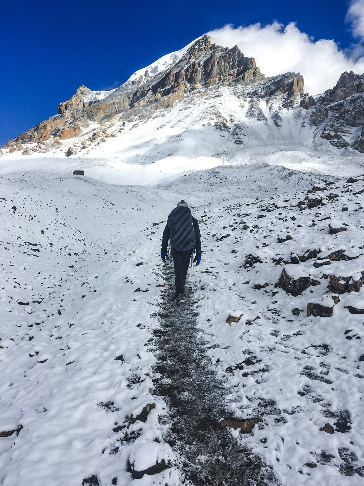trekking alone nepal