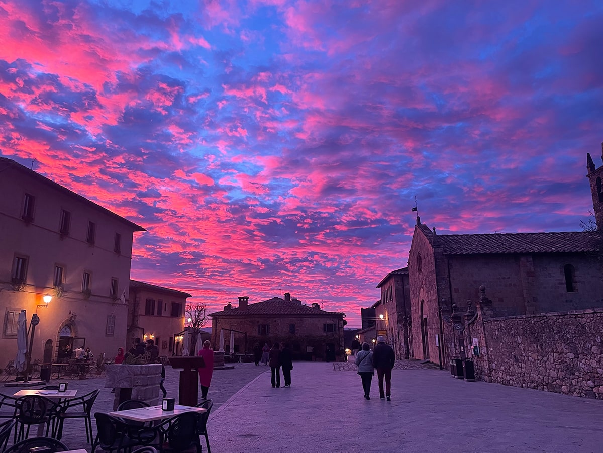 pink sunset at Monteriggioni tuscany