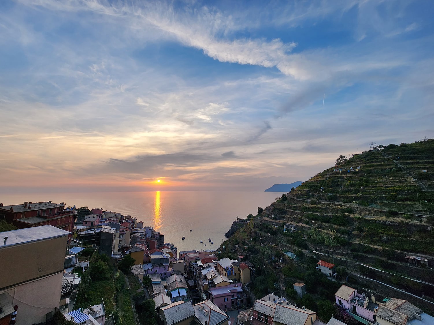 sunset time ciqnue terre